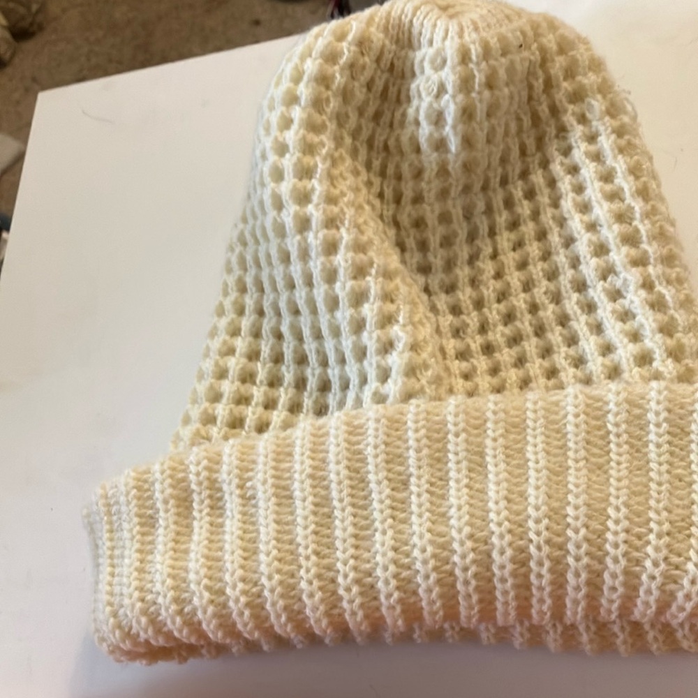 FINAL MARKDOWN Ladies knit cap
